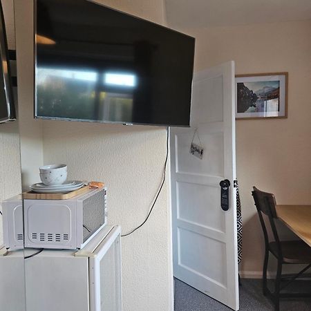 Double Bedroom Located Close To Manchester Airport ウィゼンショー エクステリア 写真