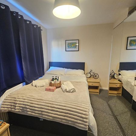 Double Bedroom Located Close To Manchester Airport ウィゼンショー エクステリア 写真
