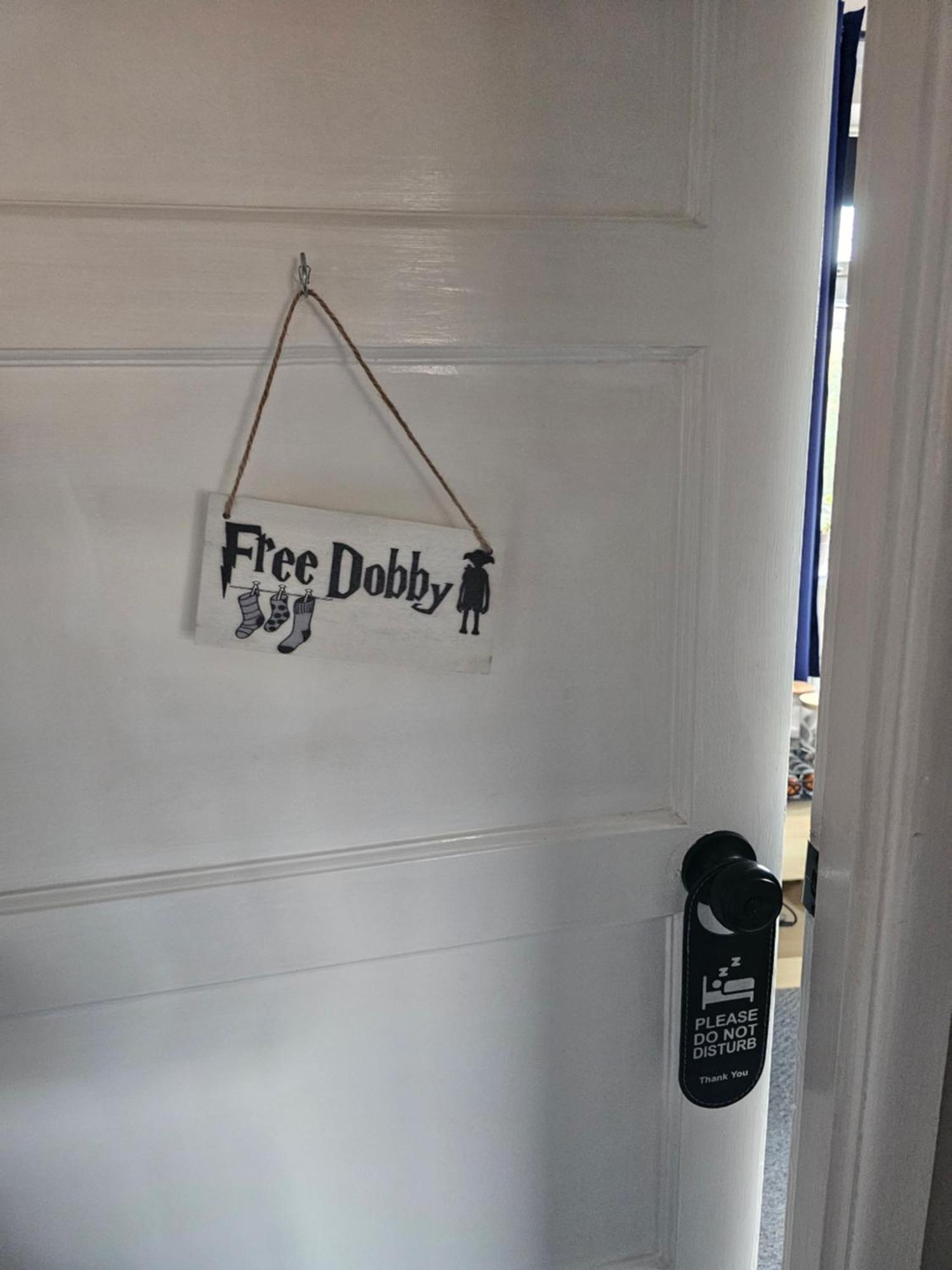 Double Bedroom Located Close To Manchester Airport ウィゼンショー エクステリア 写真