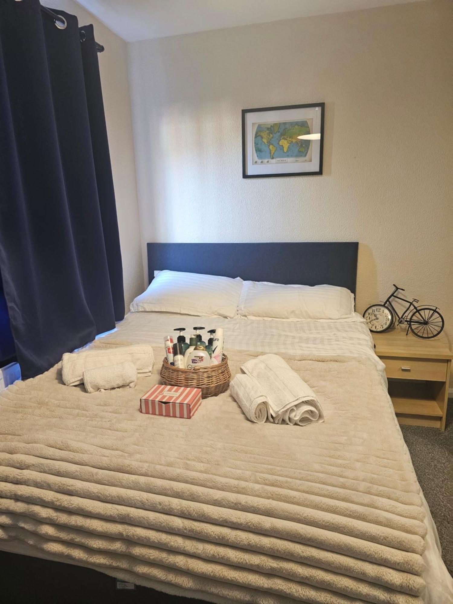 Double Bedroom Located Close To Manchester Airport ウィゼンショー エクステリア 写真