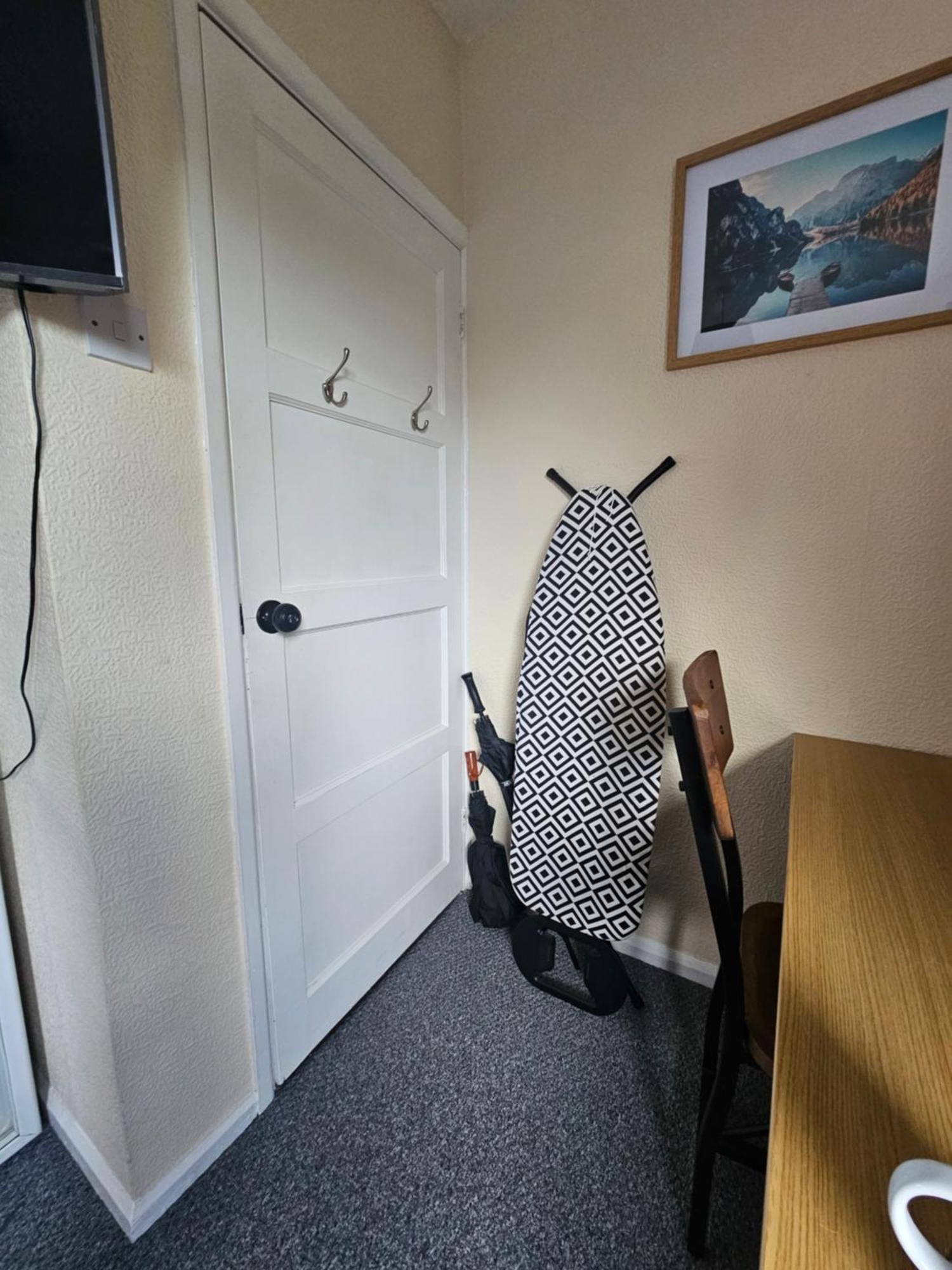 Double Bedroom Located Close To Manchester Airport ウィゼンショー エクステリア 写真