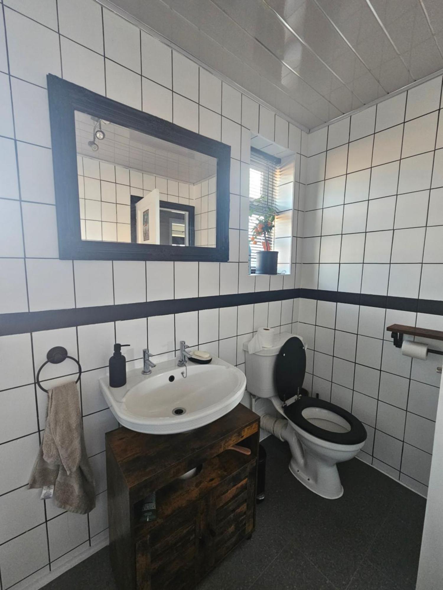 Double Bedroom Located Close To Manchester Airport ウィゼンショー エクステリア 写真
